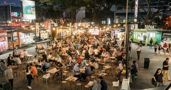 Tapak Urban Street Dining: Hipster night market in KL with food trucks selling monster burgers, crazy milkshakes, jumbo Indomie and more!