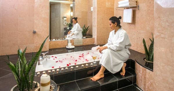 10 Affordable luxury hotels in Johor Bahru with romantic bathtub and pool near top shopping and dining hotspots!