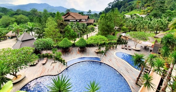 1 hour from Kuala Lumpur: Stay on a durian farm in a Bali-style villa with waterslides in the chilly highlands! – The Waterway Villa