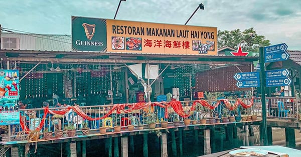 Hai Yong Seafood Restaurant – Floating restaurant in Perak where you can feast on giant seafood platter