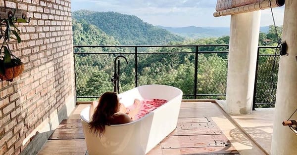 Seremban 悬在空中的玻璃民宿 – Sembayu Villa