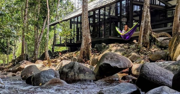 周末KL游！入住河畔旁的超美玻璃屋 – Tanah Larwina Retreat