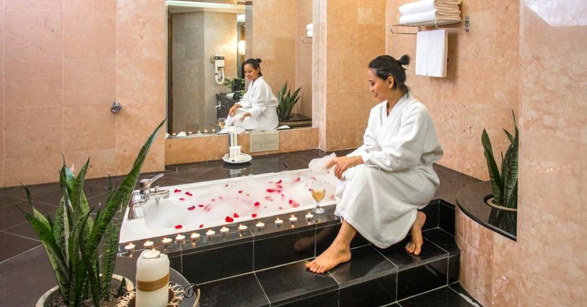 10 Affordable luxury hotels in Johor Bahru with romantic bathtub and pool near top shopping and dining hotspots!