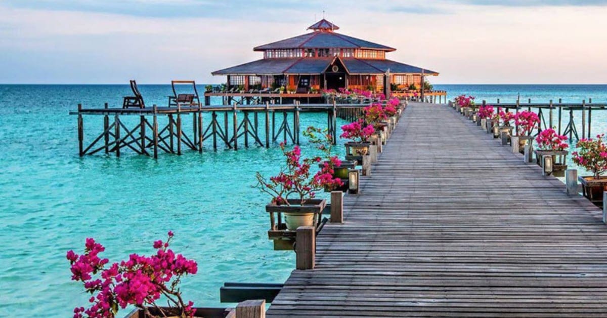 This pristine dive spot in Sabah is nestled on a tiny island in the middle of the sea! – Lankayan Island Dive Resort