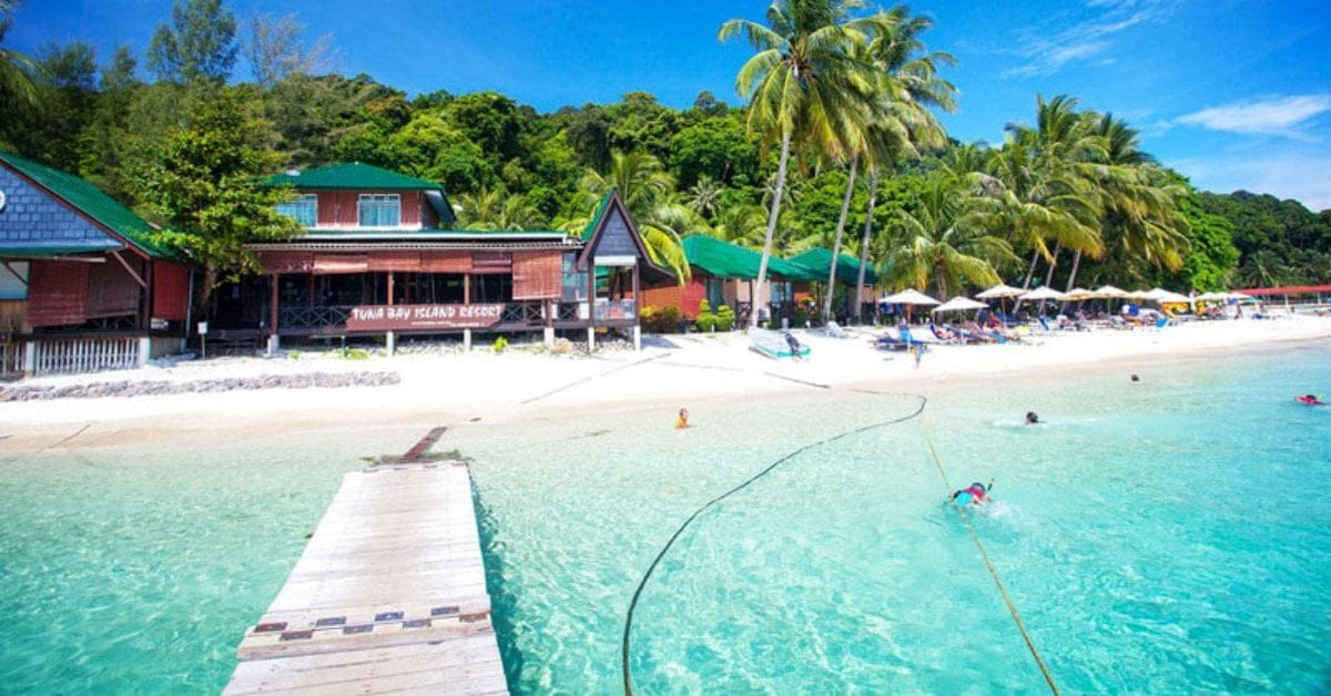 15 Affordable luxury beachfront hotels in Terengganu Islands with ocean views and clear waters (besides Perhentian)!