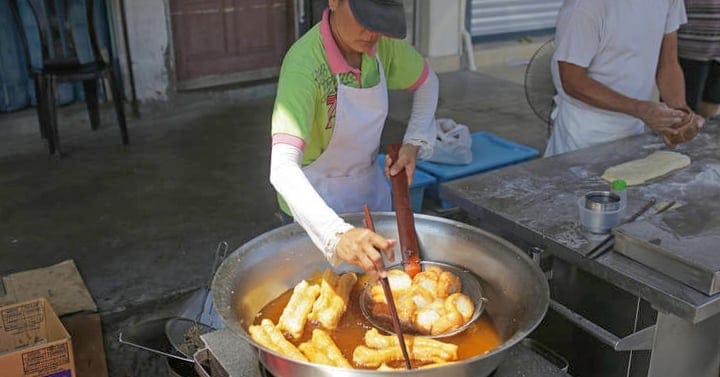 13 Local street food in Petaling Jaya and Subang Jaya (Kuala Lumpur) for afternoon snacks or late night makan with the gang!