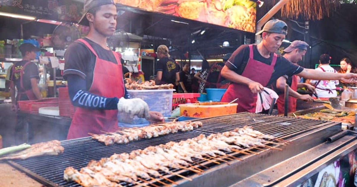 BIG CRAB street food: Penang food court with over 70 varieties of food where you can enjoy fresh seafood and local dishes